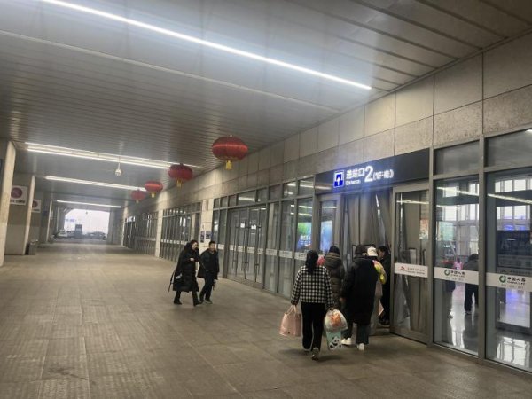 九游体育娱乐网大红灯笼与老挝传统遮拦逸趣横生-九游体育官网 九游娱乐(NineGameSports)官方网站