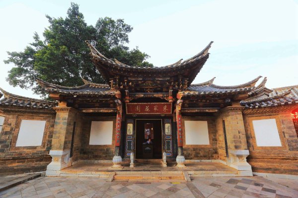 现金九游体育app平台那些建筑个个高脊飞檐、金碧光泽、极尽良好-九游体育官网 九游娱乐(NineGameSports)官方网站