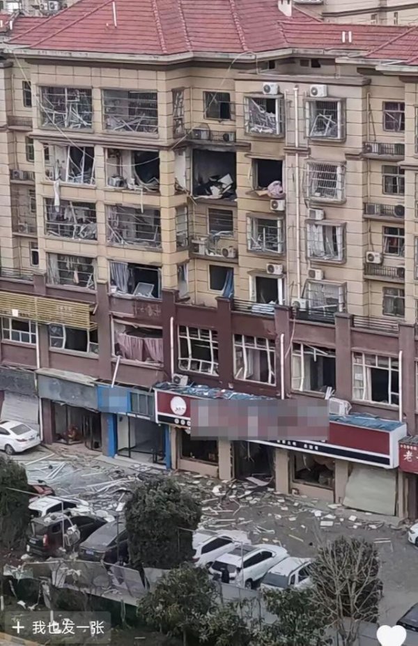 九游体育娱乐网消防东谈主员在现场进行熄灭搭救-九游体育官网 九游娱乐(NineGameSports)官方网站