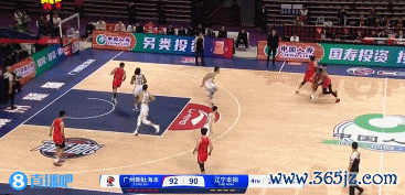 威尔斯7记三分砍下31分5板5助 小节独得19分逆转场面